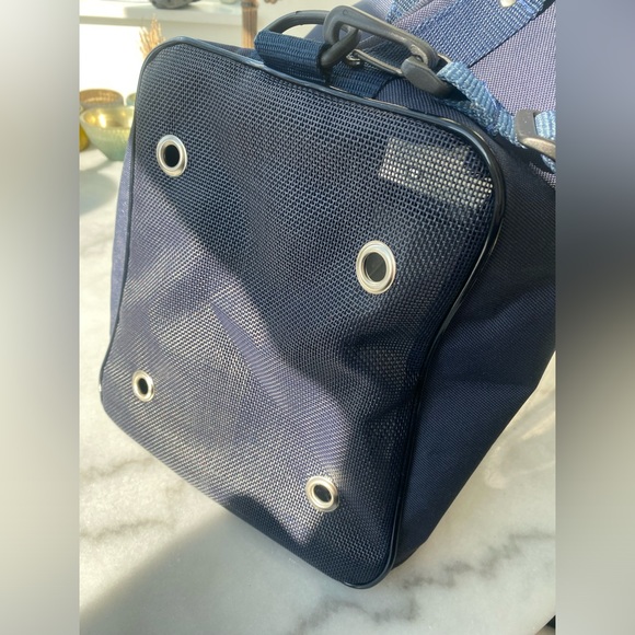 International Flight Approved Pet Carrier. Roomy. Will fit a pug or frenchie. - Picture 10 of 10